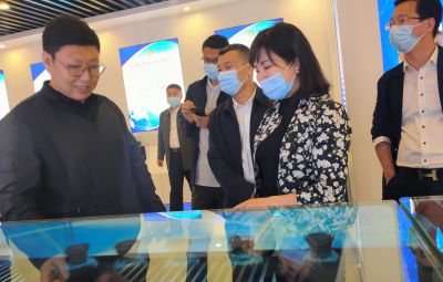 市政協(xié)副主席、市工商聯(lián)主席唐世云到寶泰隆走訪調(diào)研